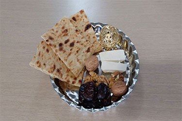 نان سنگک + پنیر گرم با گردو و زیره